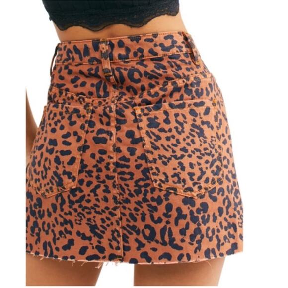 Free People Zip It Up Leopard Print Mini Skirt Size 31 - Picture 2 of 7